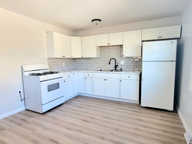 Building Photo - 2933 Daleford Ave NE