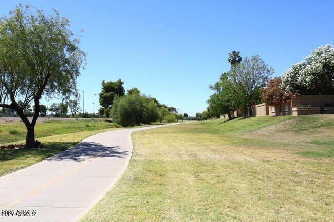 Foto del edificio - 7950 E Starlight Way
