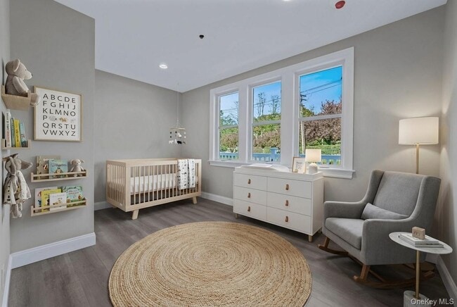 Building Photo - 110 School St