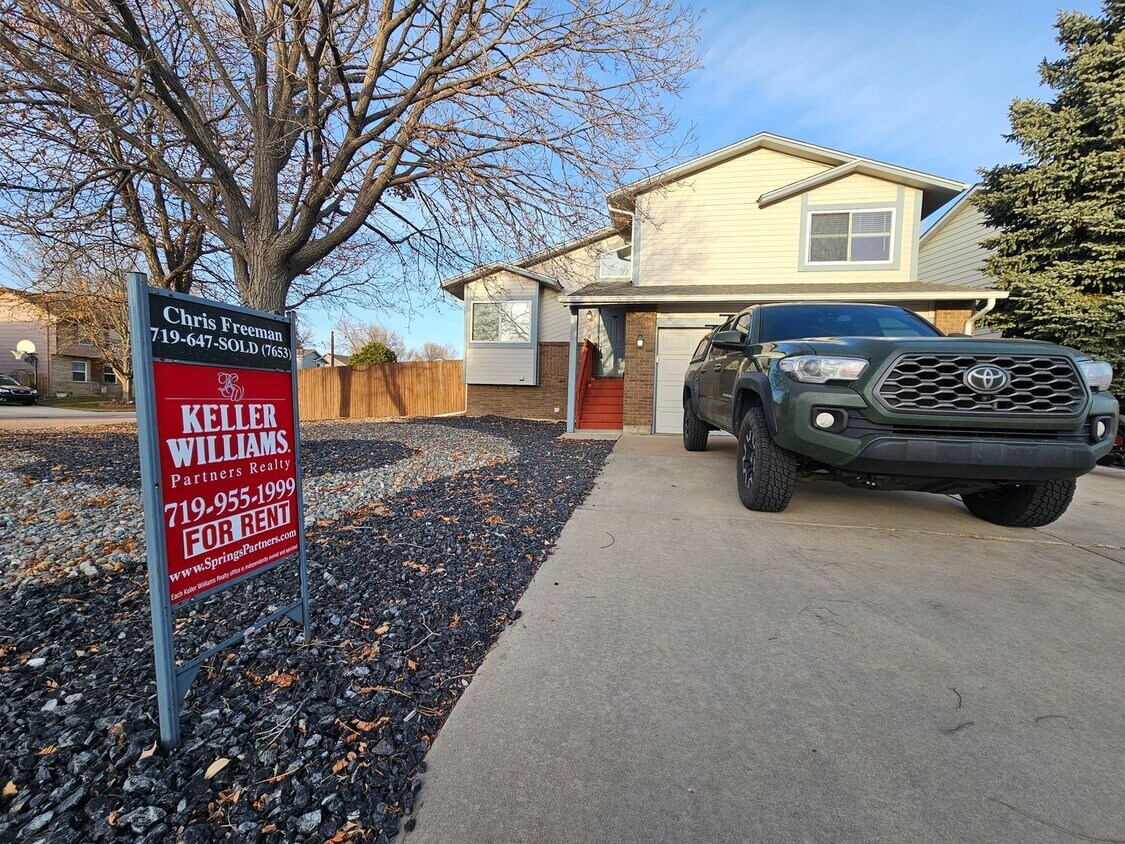 3 Bed 2 Bath In Fountain Valley Ranch!! - 3 Bed 2 Bath In Fountain Valley Ranch!!