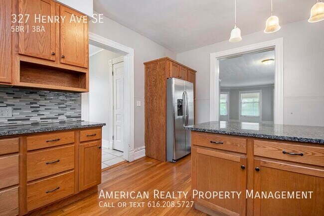 Foto del edificio - 327 Henry Ave SE