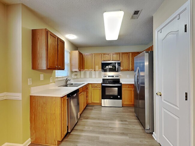 Building Photo - 5505 Orchard Pond Dr