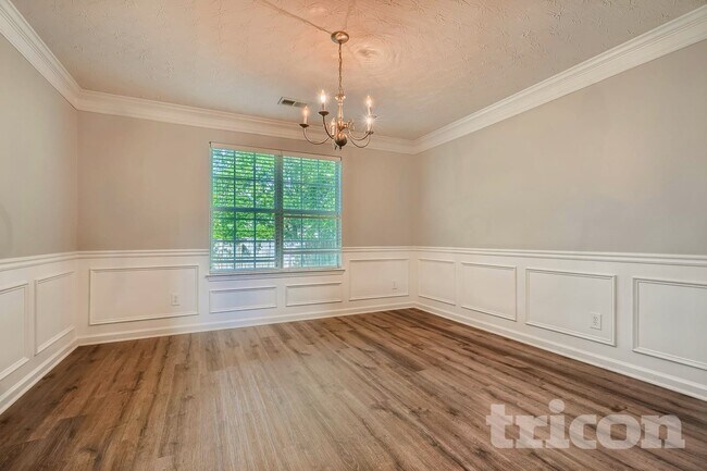 Building Photo - 552 Howell Dr