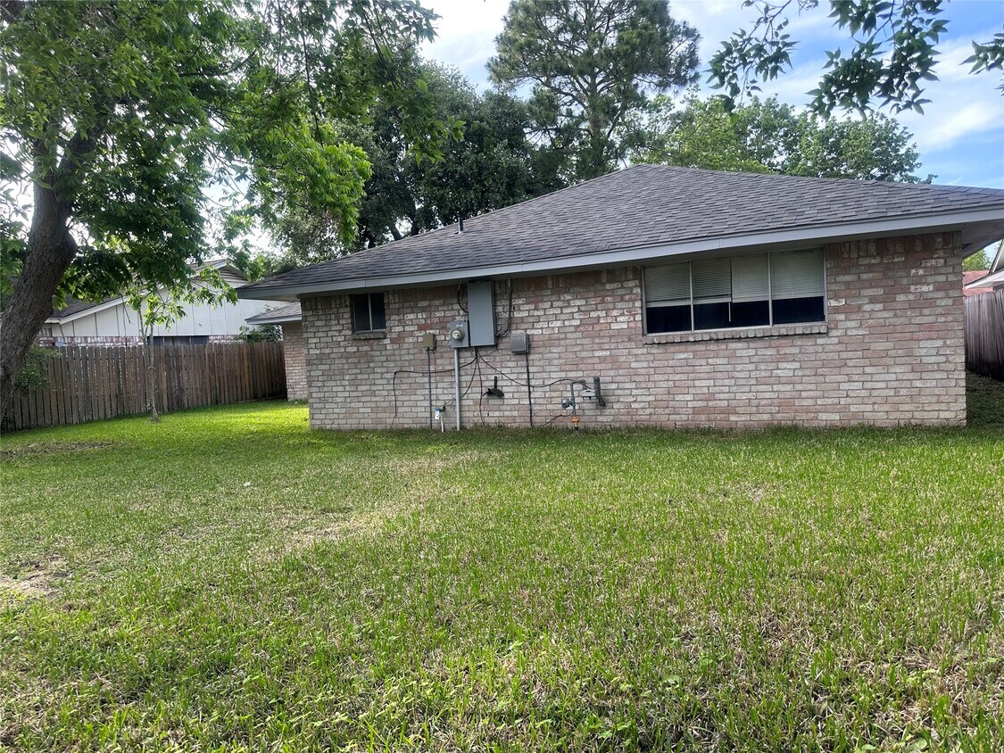 Foto del edificio - 13611 Fernhill Dr