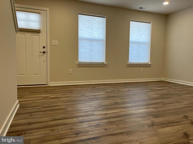 Foto del edificio - 40 Anderson Dr