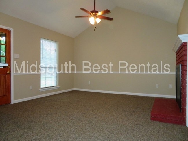 Building Photo - 5881 Ridgehill Dr