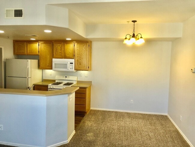Building Photo - 2 Bed/2 Bath Otay Ranch