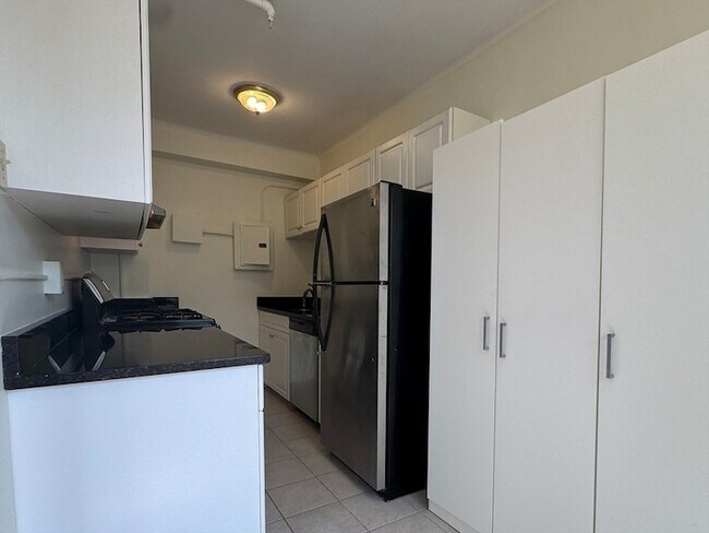Foto del edificio - 1450-1454 Beacon Street Unit 402