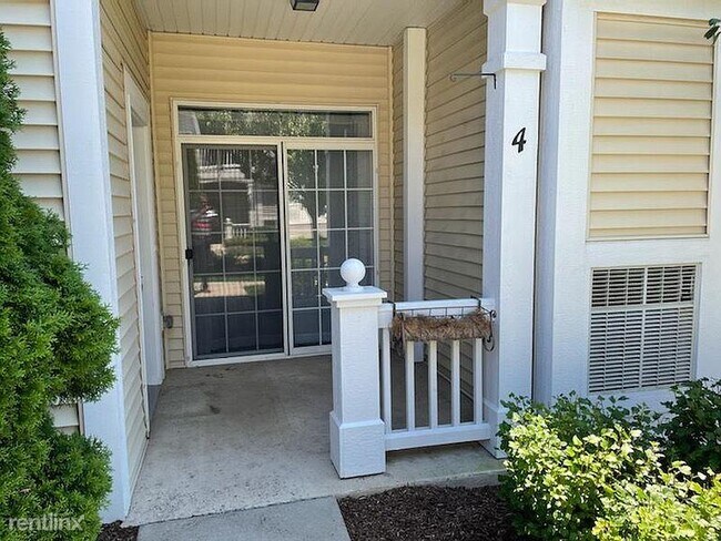 Building Photo - 1 br, 1 bath House - 2225 Aurora Dr Unit 4