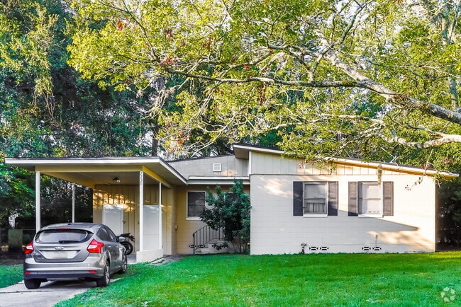 Building Photo - 7258 Greenway Dr