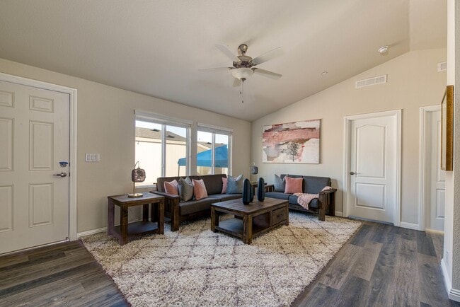 Building Photo - Remodeled Modern 3 Bed/2 Bath National City