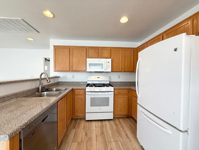 Foto del edificio - 2/BD 2.5/BA Home in Gated Community with M...