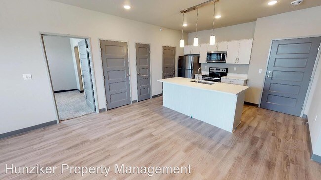 Building Photo - 3315 Aurora Ave