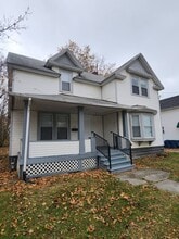 Building Photo - 1774 Oakdale Ave