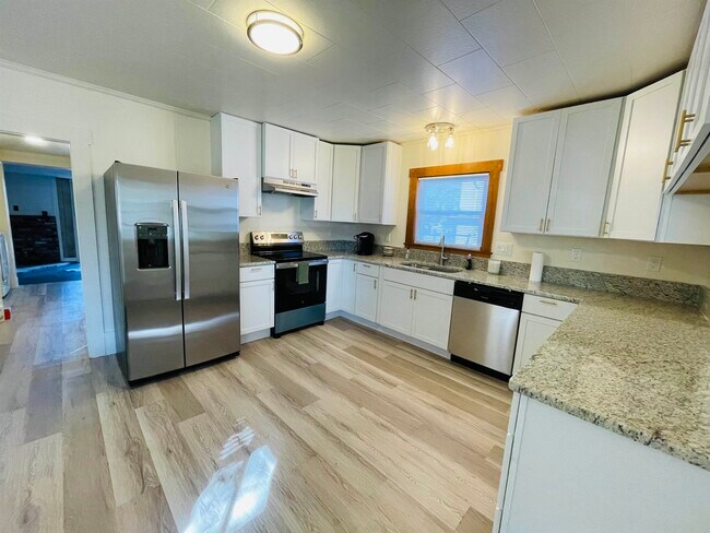 Building Photo - 17 Arch St