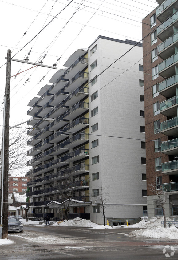 Photo du bâtiment - Lisgar Plaza