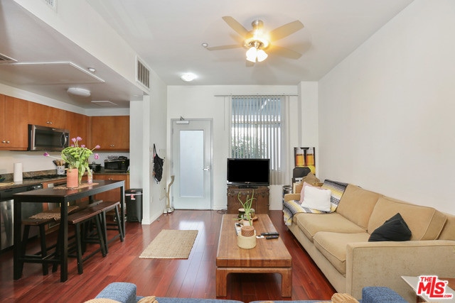 Primary Photo - 114 S Harbor Blvd