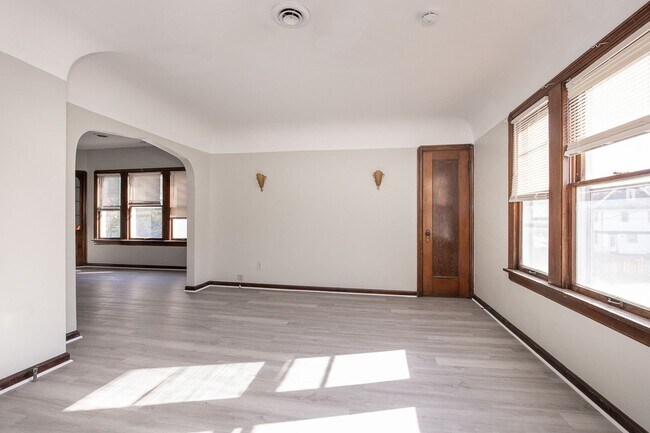 Foto del edificio - 4120 Trowbridge Ave