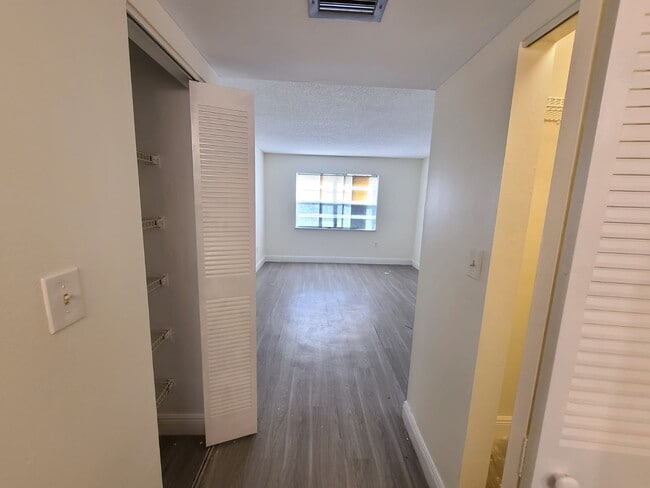 Building Photo - 4334 NW 9th Ave