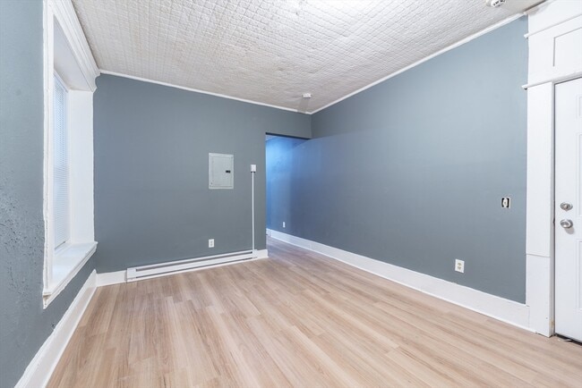 Building Photo - 173 Elm St