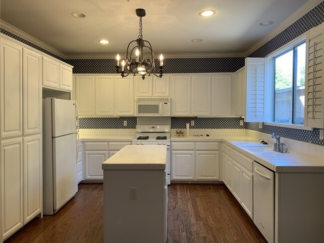 Building Photo - 16 Monterey Vista Dr