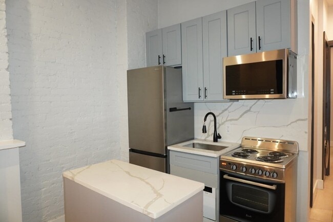 Building Photo - 51 Leroy St