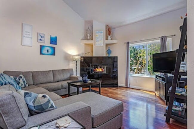 Building Photo - 3843 Riviera Dr