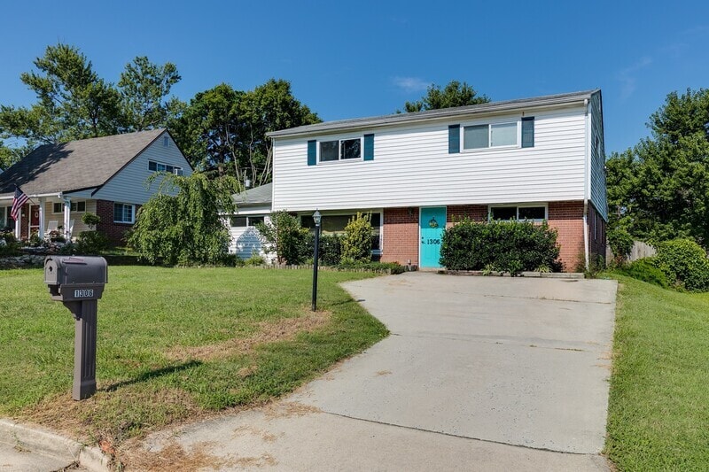 Primary Photo - 1306 Andover Rd
