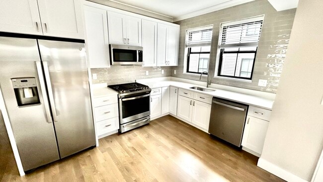 Building Photo - 283 Lamartine St