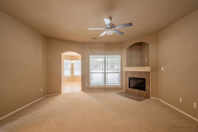 Building Photo - Gorgeous 3Bed 2Bath Home