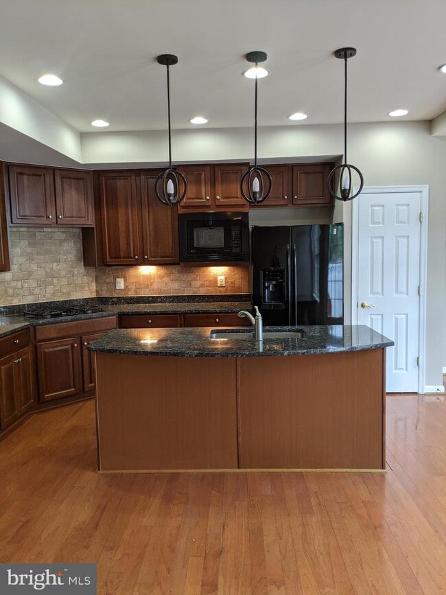 Building Photo - 42467 Redstone Terrace