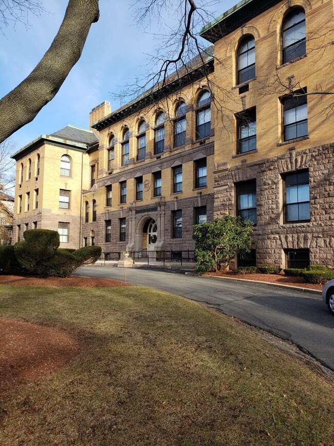 Interior Photo - APT Correlative Housing - The Coolidge