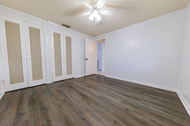 Foto del edificio - 907 Lake Jessie Dr