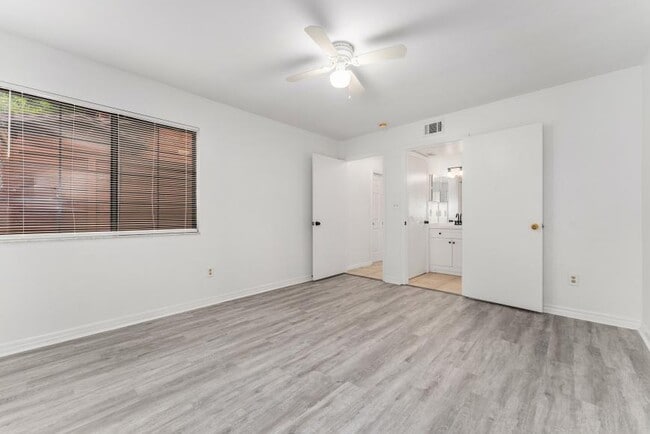 Building Photo - 3 bedroom in Gainesville FL 32607