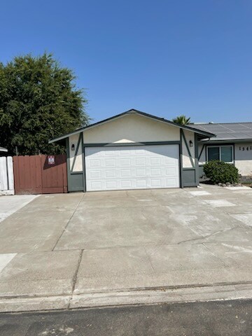 Building Photo - 1541 Rosemary Ct