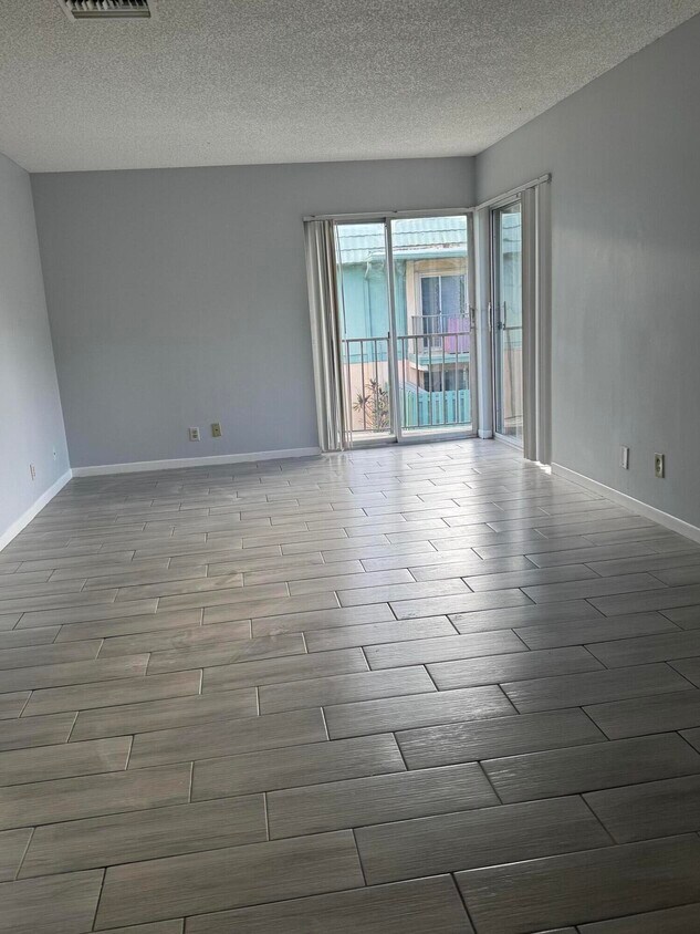 Foto principal - 1850 Fairview Villas Dr
