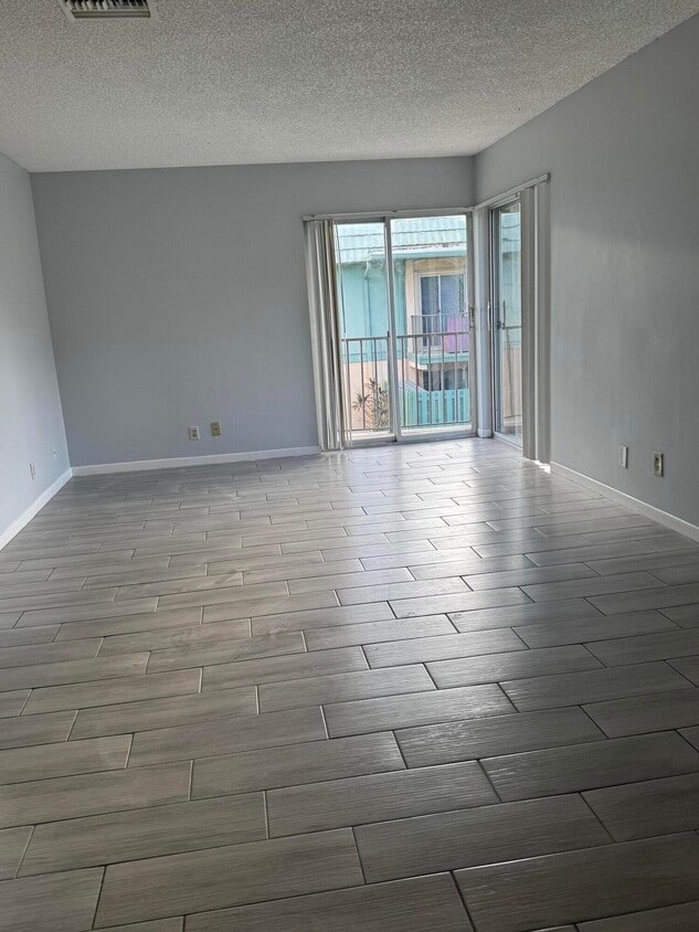 Primary Photo - 1850 Fairview Villas Dr