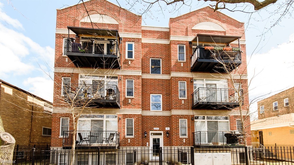 Primary Photo - 3 br, 2 bath Condo - 6545 N Sacramento Ave