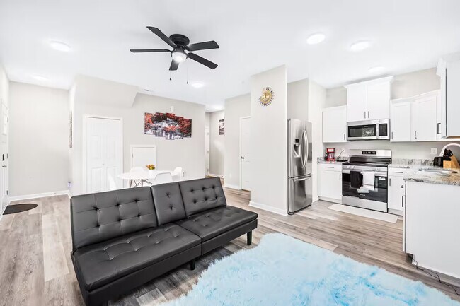 Foto del edificio - Room in Townhome on Mobley St