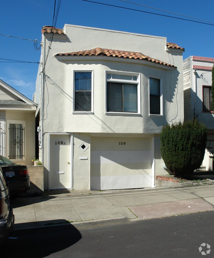 Building Photo - 128 Santa Cruz Ave