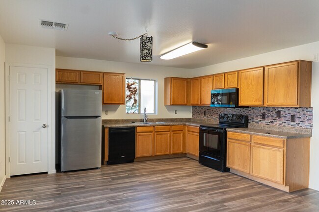 Foto del edificio - 2234 W Central Ave