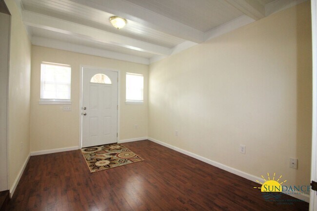 Building Photo - Great 2 Bedroom Home in Fort Walton Beach