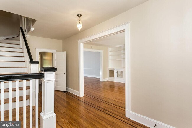 Building Photo - 4332 Roland Ave