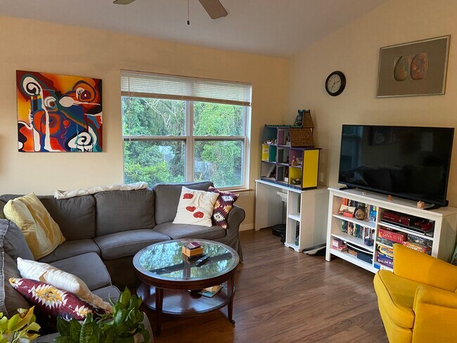 Foto del edificio - 1702 Haven Dr