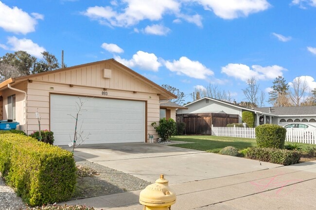 Building Photo - Welcome Home: 893 Blazingwood Avenue, Cupe...