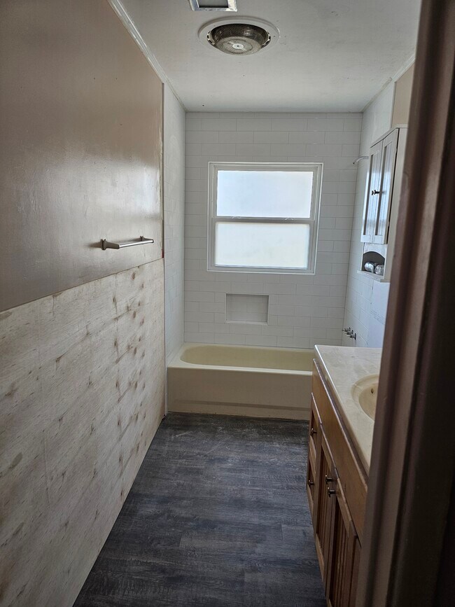 Baño completo - 1116 Elmore St