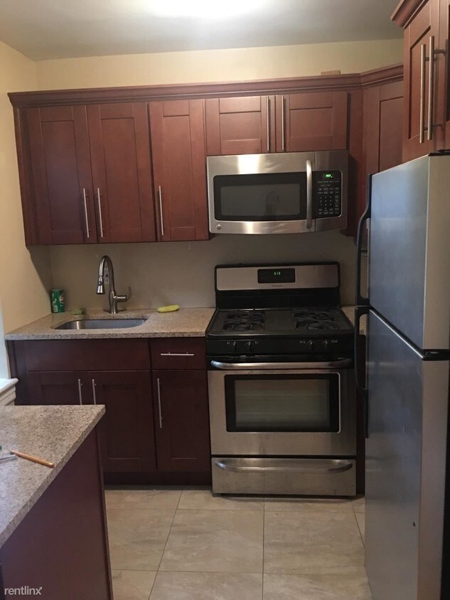 Primary Photo - 1 br, 1 bath Apartment - 262 Bay 17th St