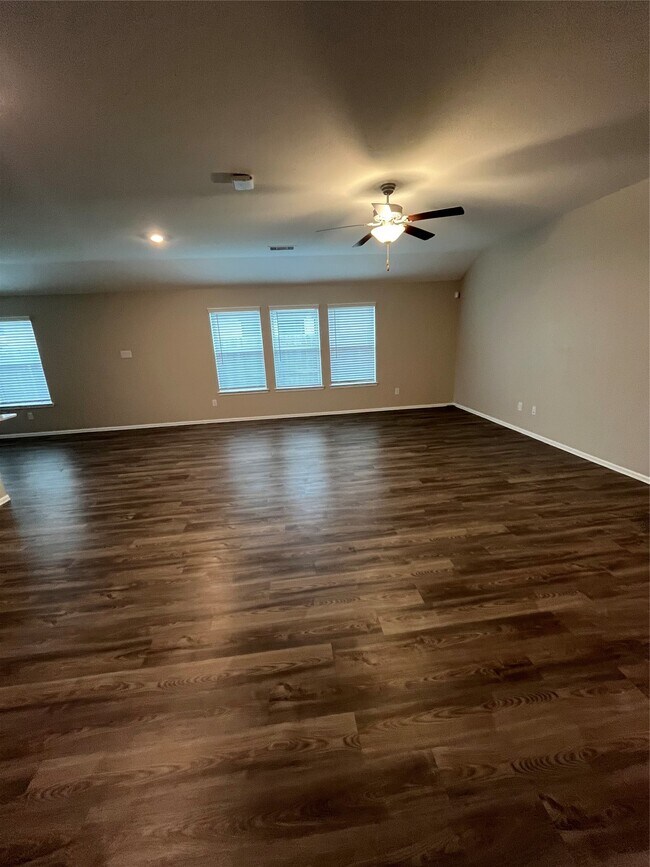 Foto del edificio - 19024 Pinewood Grove Trl