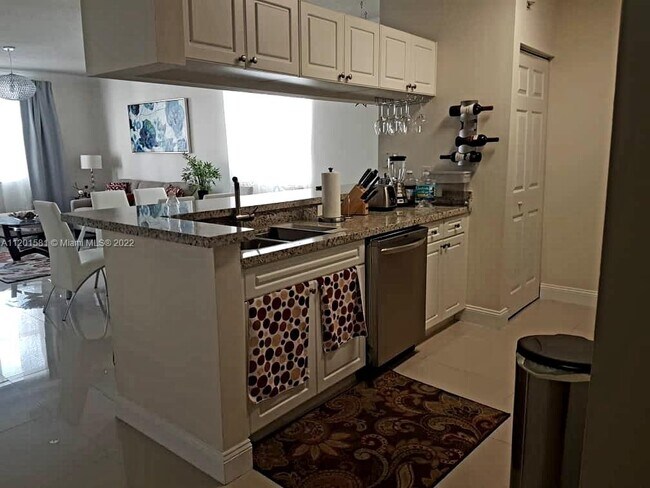 Foto del edificio - 17150 N Bay Rd