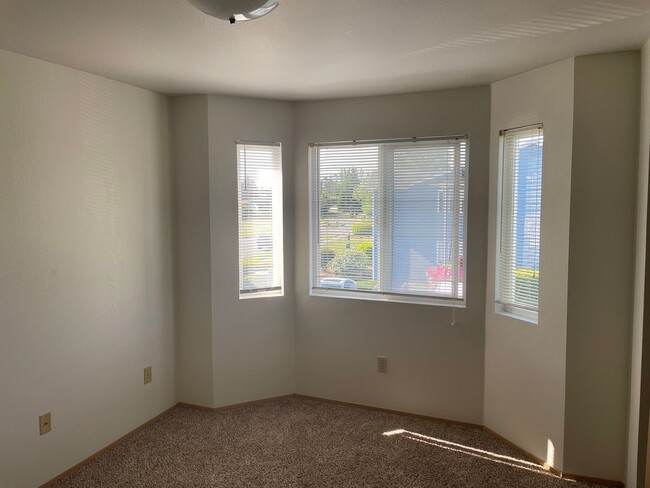 Foto del edificio - Oversized 3 Bedroom Condo Near NAS Whidbey...